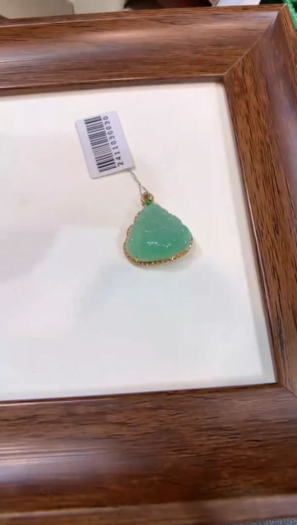 颈饰18K金镶嵌翡翠佛公