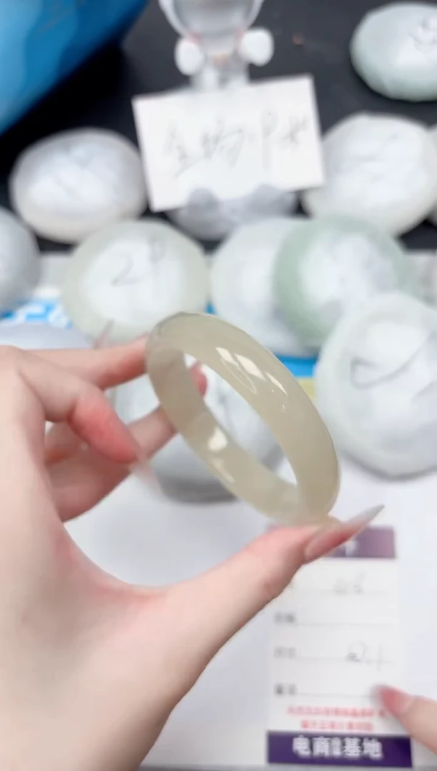 未镶嵌手镯石英质玉326-57.1