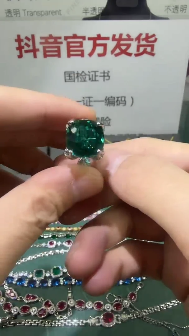 颈饰18K金镶嵌祖母绿1