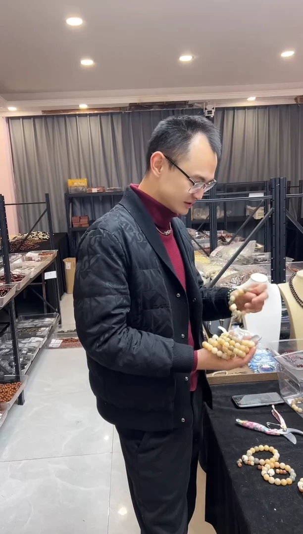 手串白玉菩提醒狮多宝菩提