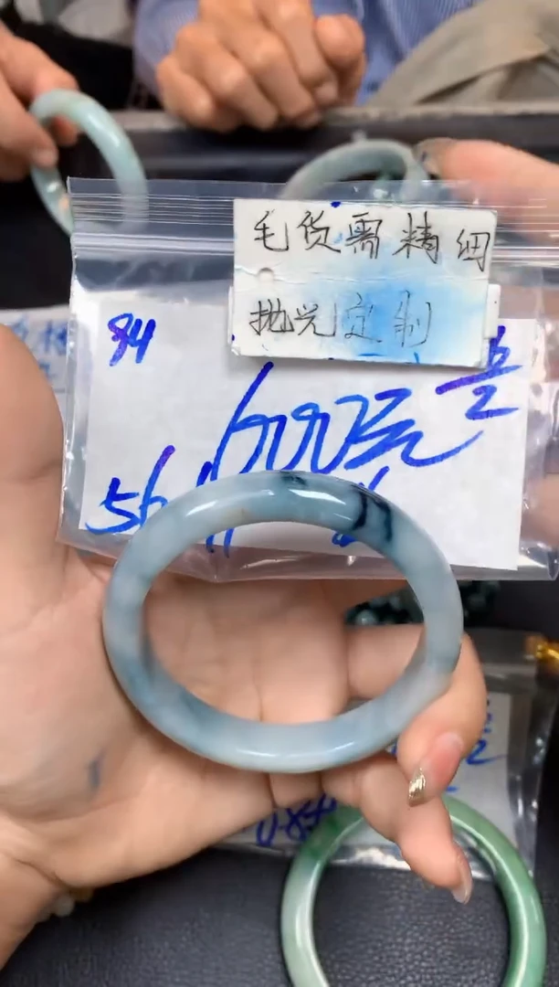 【闪购商品】定制翡翠未镶嵌94毛货需精细抛光手镯多样性拍一发一