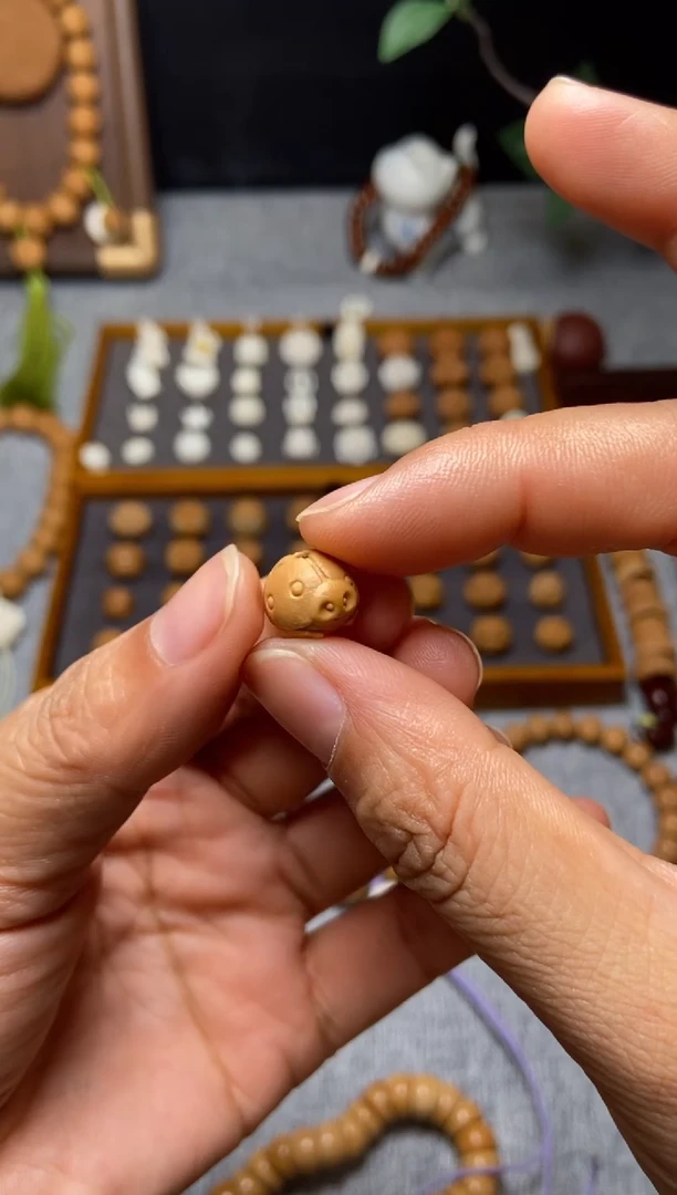 猴头核桃吊坠七星瓢虫11瑕（点瑕）