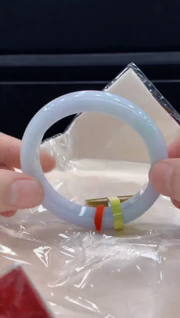 翡翠手镯未镶嵌手镯