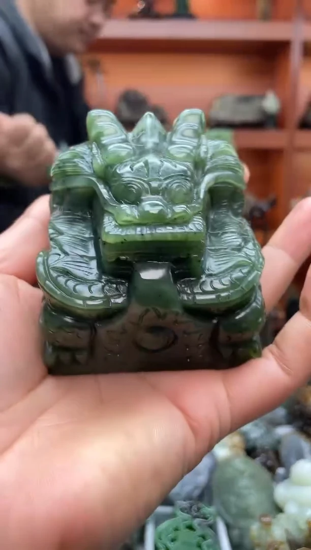 未镶嵌和田玉摆件1