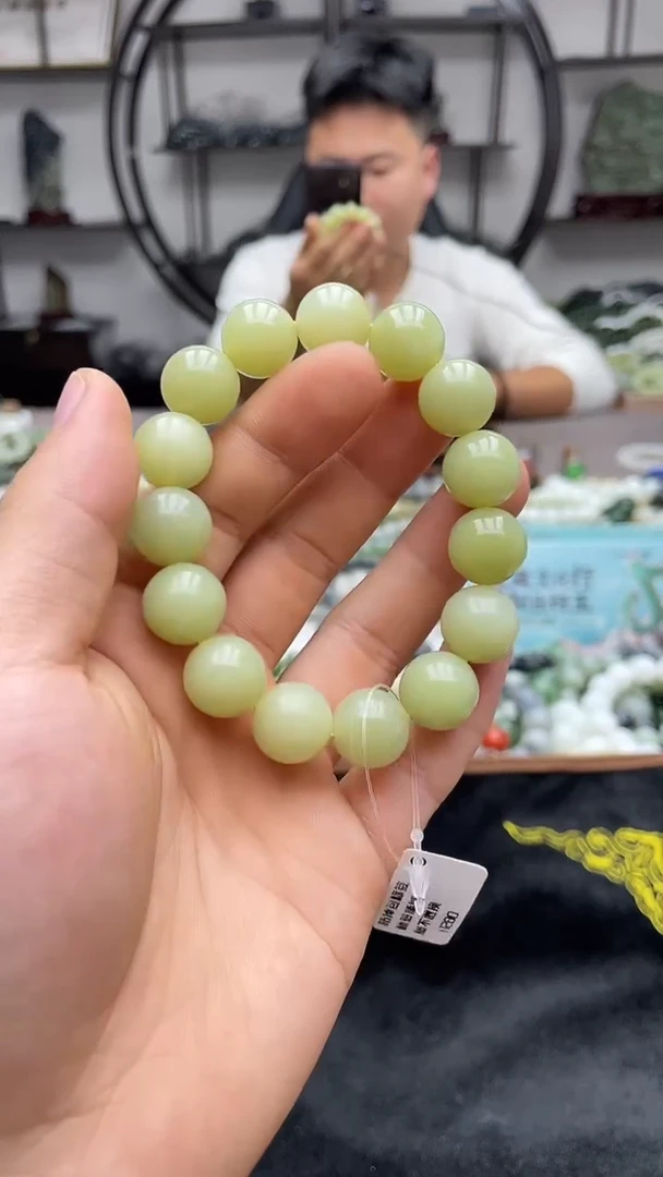 未镶嵌手串和田玉新疆若羌黄口13+圆珠（有一颗有糖沁）