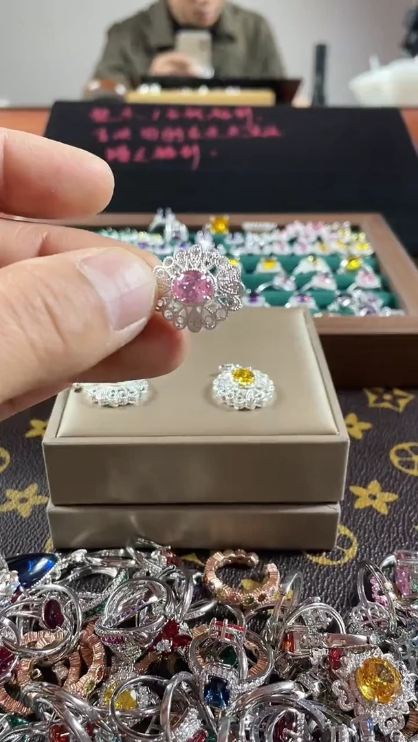 合金合成钻石吊坠3色 备注颜色