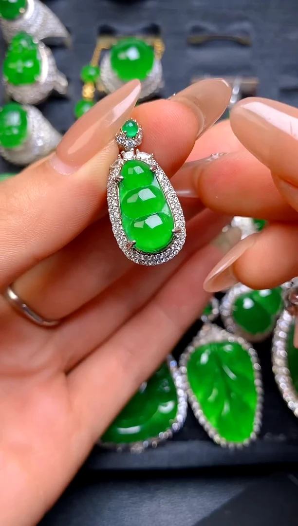 【闪购商品】翡翠吊坠(赠链)银S925镶嵌福豆吊坠