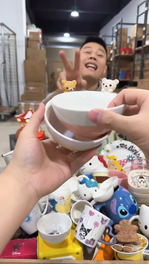 瓷片黄色加粉色轻松熊公仔碗 瑕疵不退换