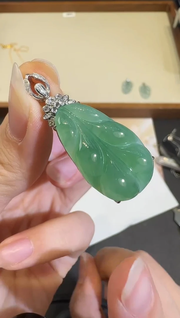 颈饰18K金镶嵌翡翠X1207-512-396