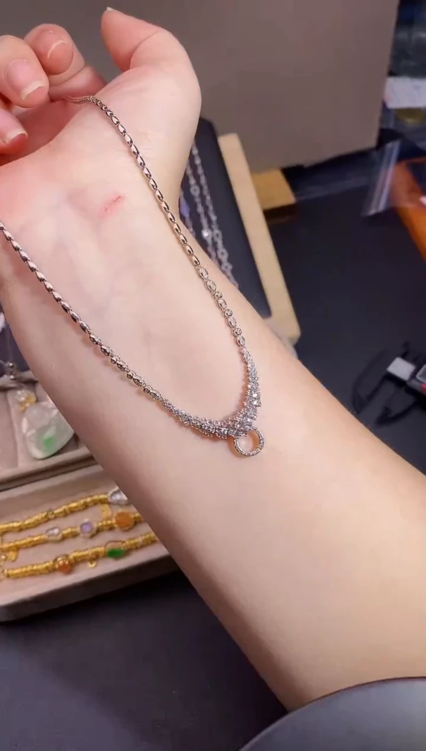 颈饰18K金镶嵌钻石项链