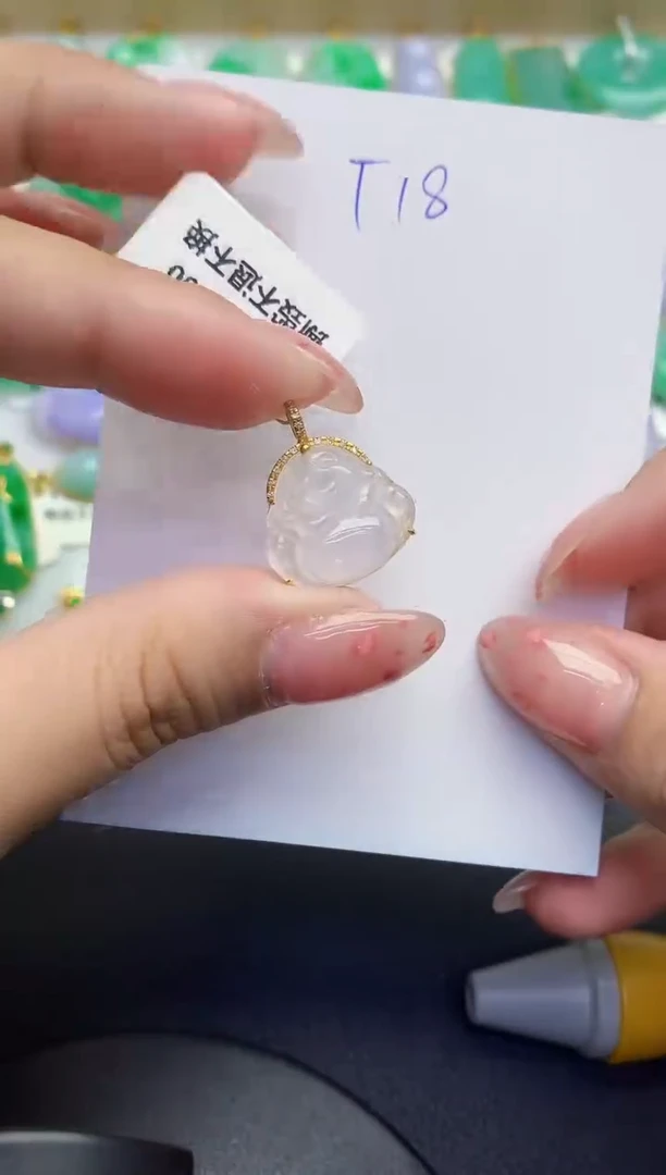 翡翠18K金镶嵌颈饰缅甸天然翡翠A货