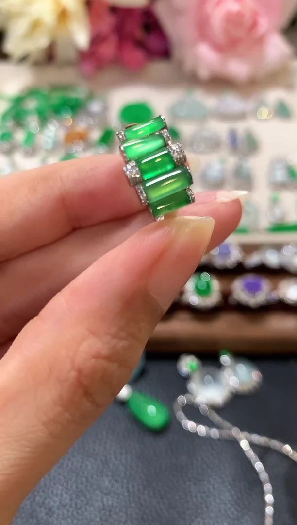 18K金镶嵌戒指翡翠m29