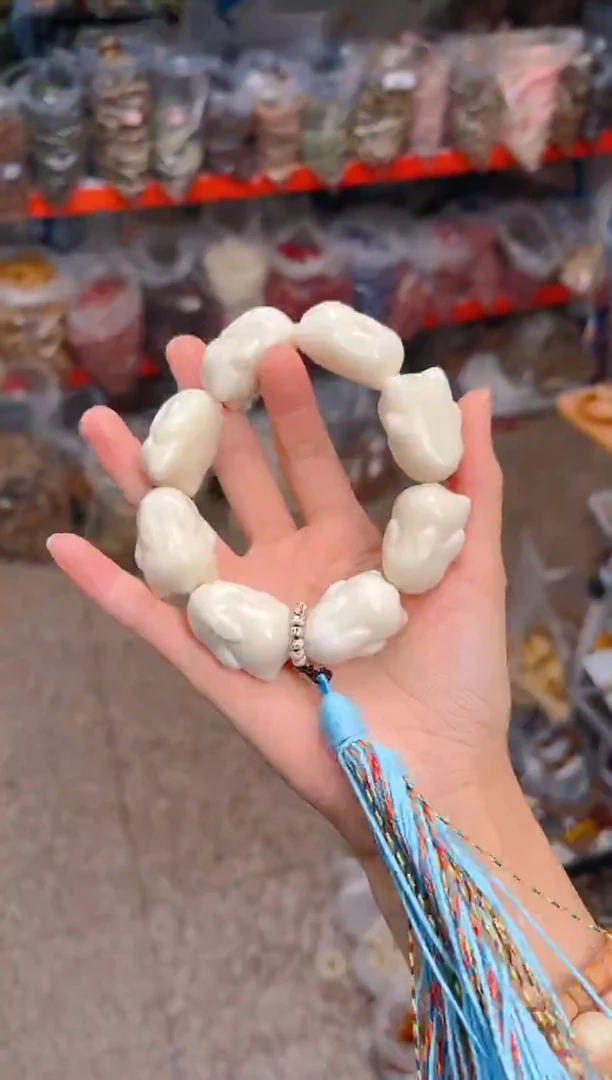 吊坠菩提根/象牙果白色趴趴兔手持