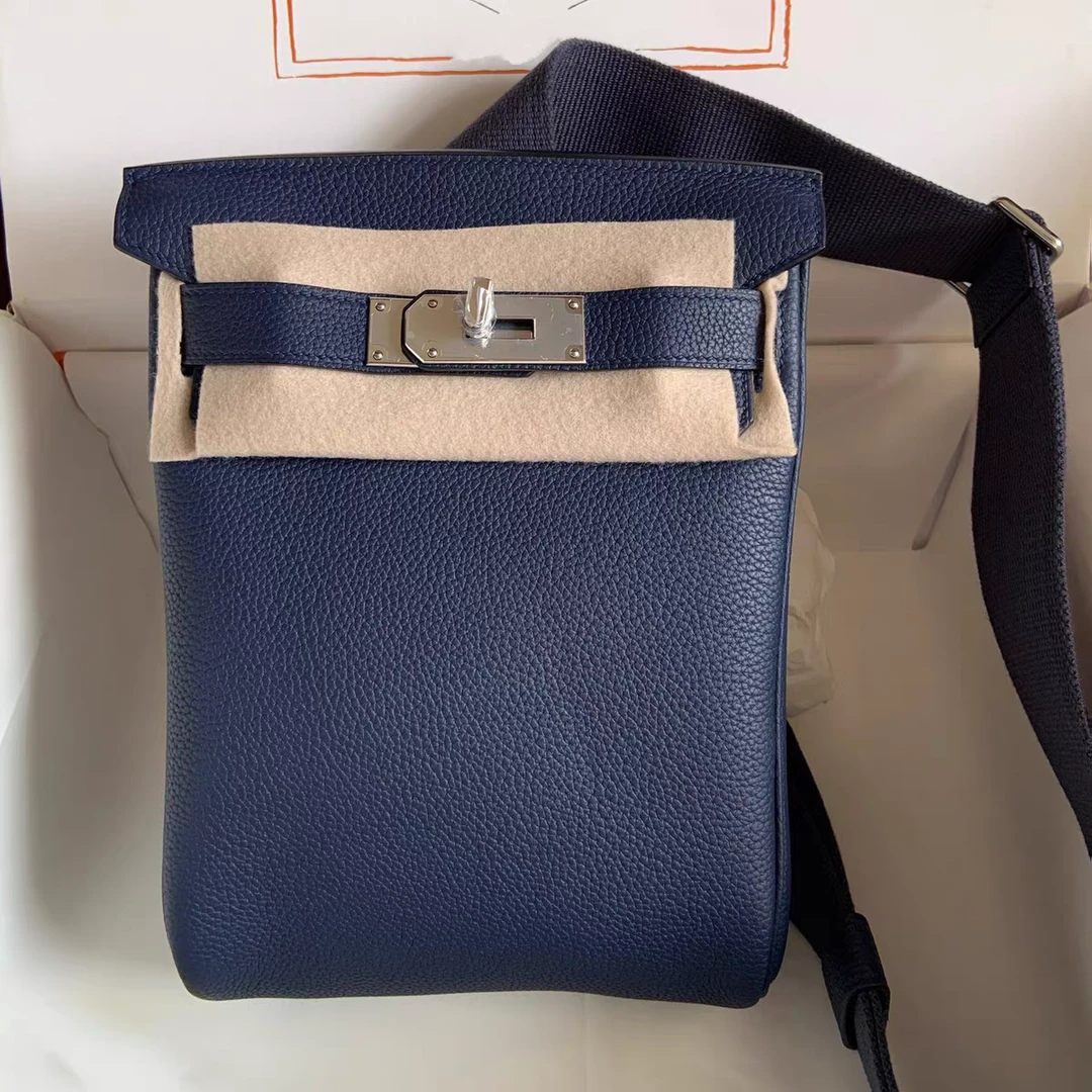 男款胸包秋冬软皮水桶包手提托特包手提单肩包旅行爆款男款胸包