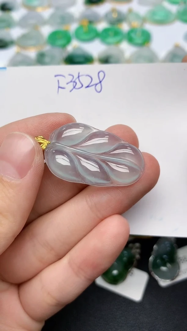 颈饰18K金镶嵌翡翠天然缅甸A货翡翠百元以上9元证书费自理