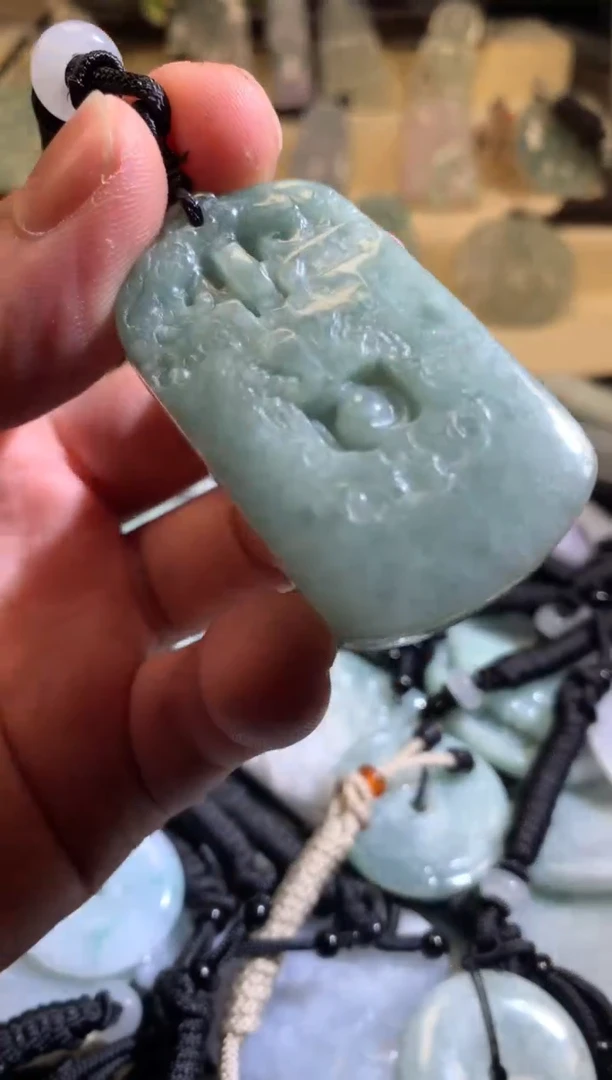 翡翠未镶嵌颈饰6/20/007