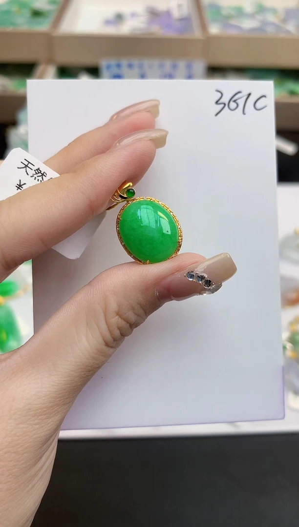 颈饰18K金镶嵌翡翠天然缅甸a货翡翠