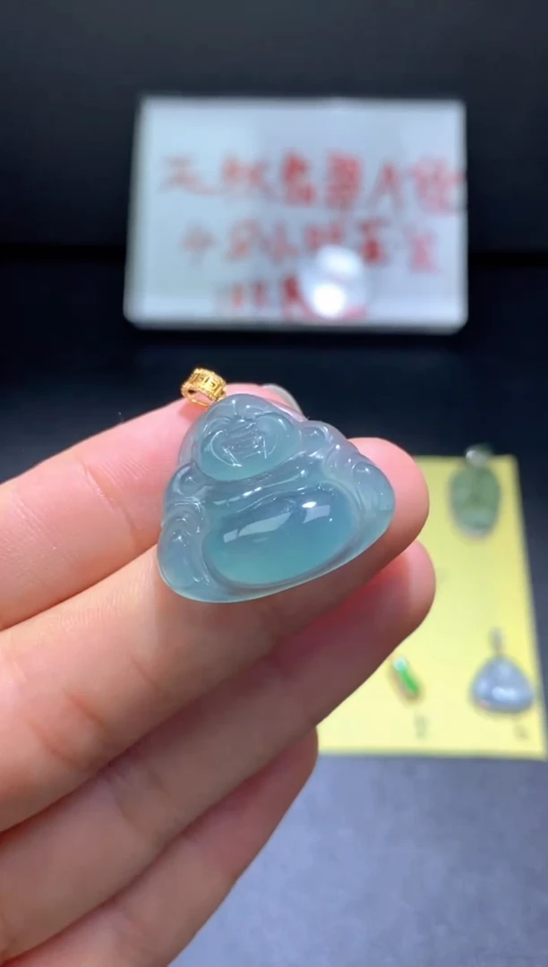翡翠18K金镶嵌颈饰翡翠吊坠