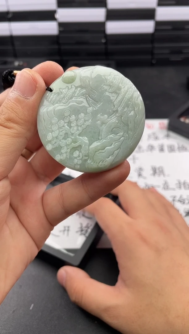翡翠未镶嵌颈饰..../8/19/ 189