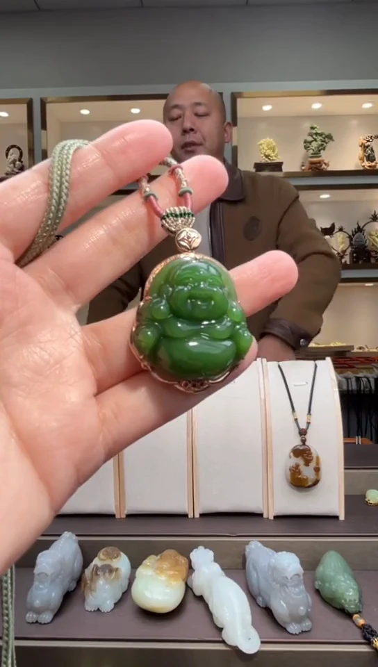 颈饰18K金镶嵌和田玉苏