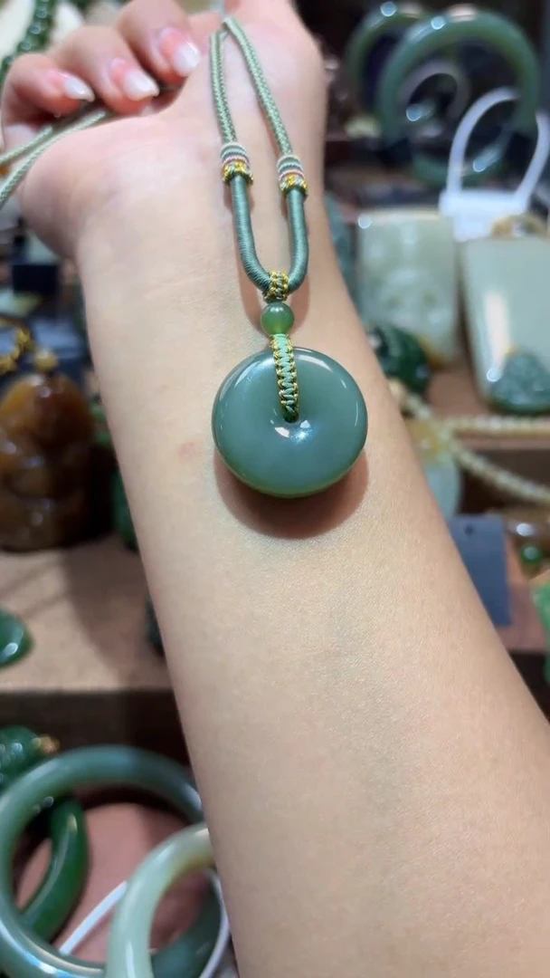 颈饰未镶嵌和田玉（碧玉）1