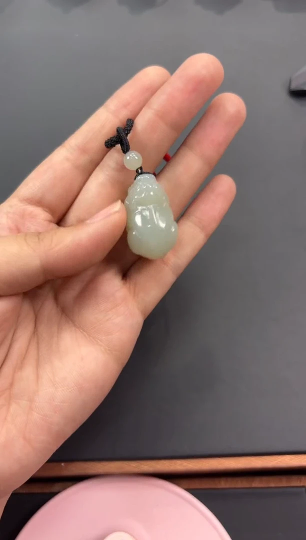 【闪购商品】和田玉吊坠(赠链)未镶嵌且末微色差近矿吊坠