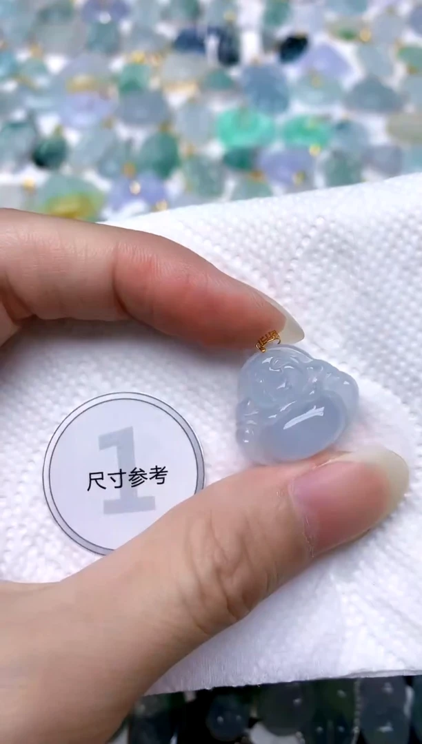 颈饰18K金镶嵌翡翠天然A货翡翠