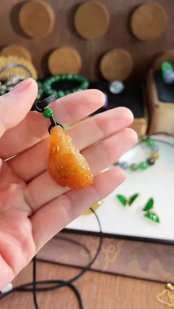 颈饰未镶嵌翡翠吊坠