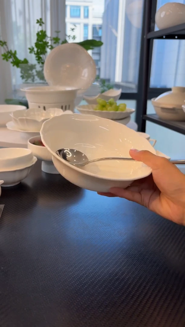 白瓷白瓷6.5寸花边碗
