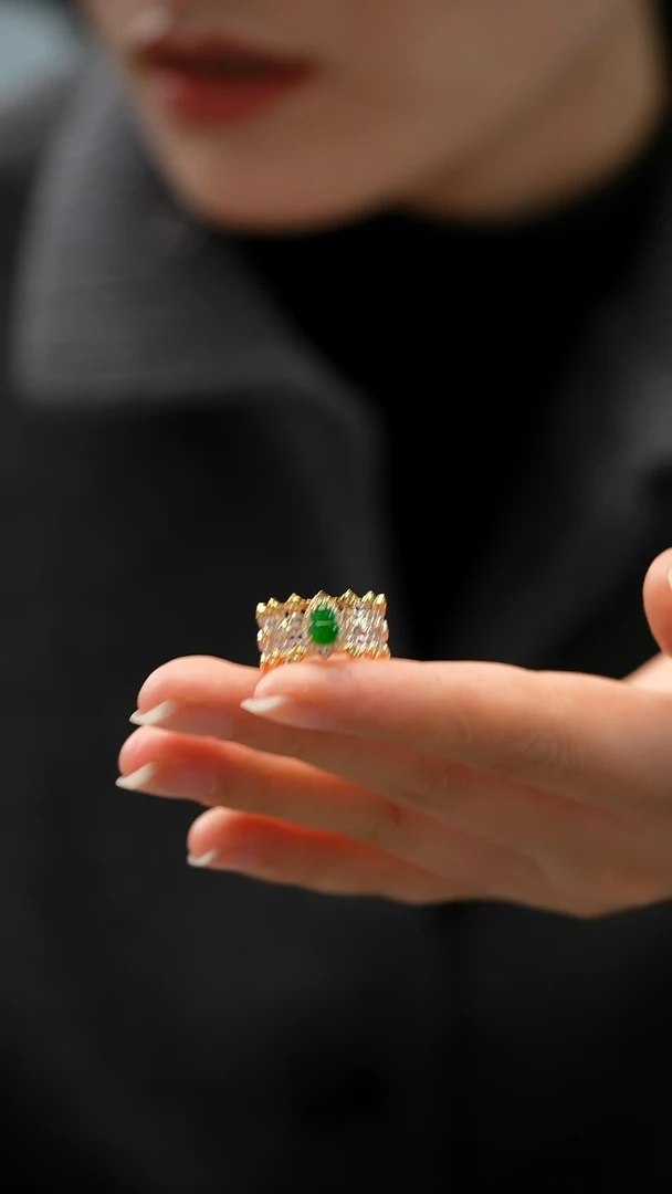 18K金镶嵌戒指翡翠戒指