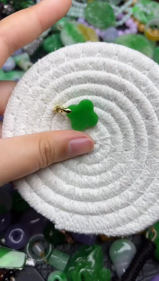 颈饰未镶嵌翡翠缅甸翡翠吊坠