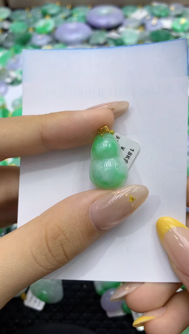 颈饰18K金镶嵌翡翠天然缅甸翡翠A货
