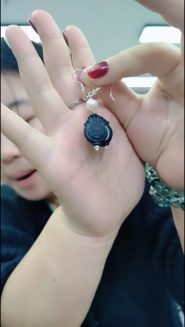 【闪购商品】楠木2554奇楠黑耳钩一对