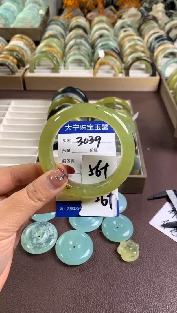【闪购商品】蛇纹石玉手镯未镶嵌3039