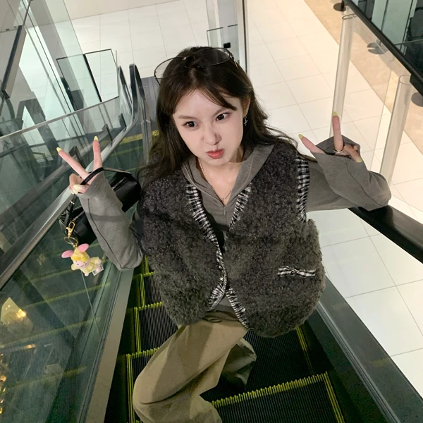 早秋花灰色连帽打底显瘦开衫+圈圈卷毛毛格纹马甲两件套 82033