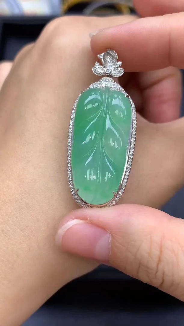 颈饰18K金镶嵌翡翠573-中国好珍宝