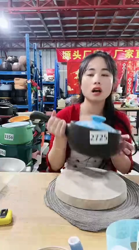 2725瑕疵黑色手把奶锅带盖不圆