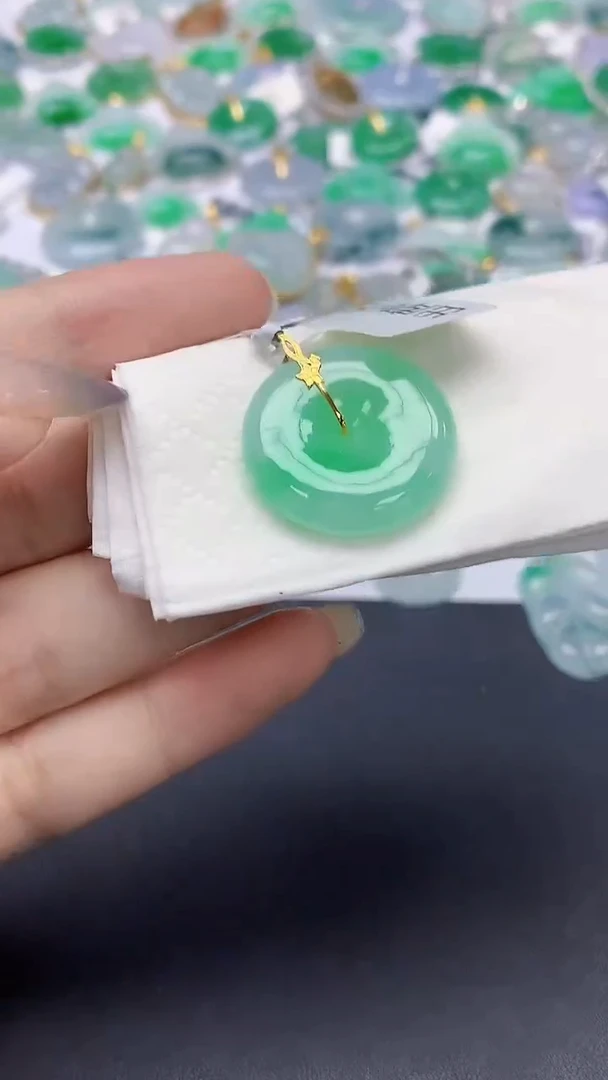 翡翠18K金镶嵌颈饰天然缅甸a货翡翠