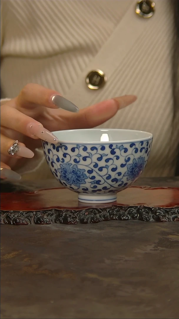 【闪购商品】青花手绘缠枝莲主人杯