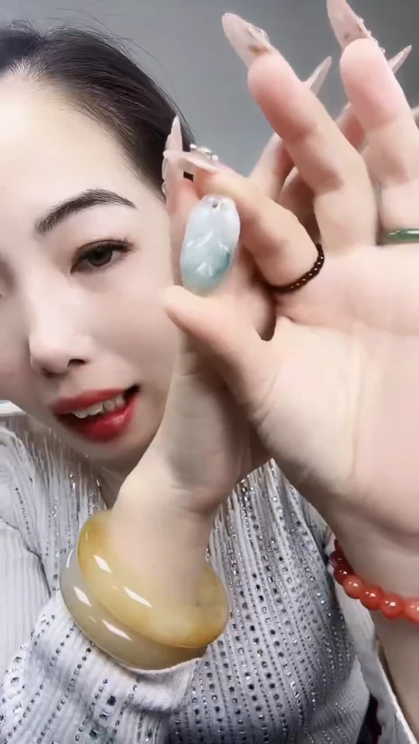 【闪购商品】翡翠颈饰未镶嵌叶子