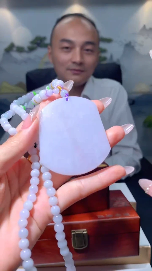 颈饰未镶嵌翡翠翡翠（多样性发其一）