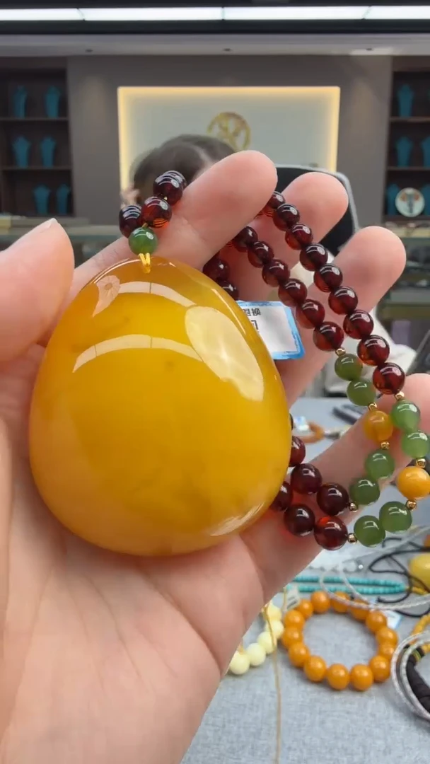 琥珀颈饰未镶嵌394秒拍号 假一罚三