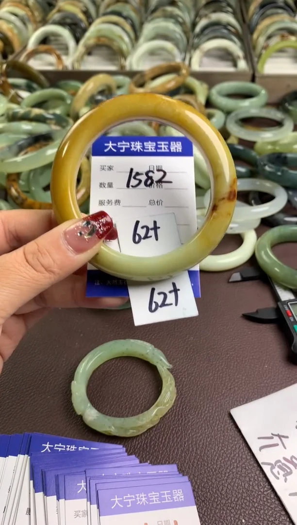 【闪购商品】蛇纹石玉手镯未镶嵌1582