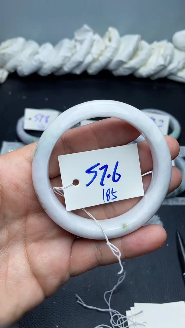 未镶嵌手镯翡翠185