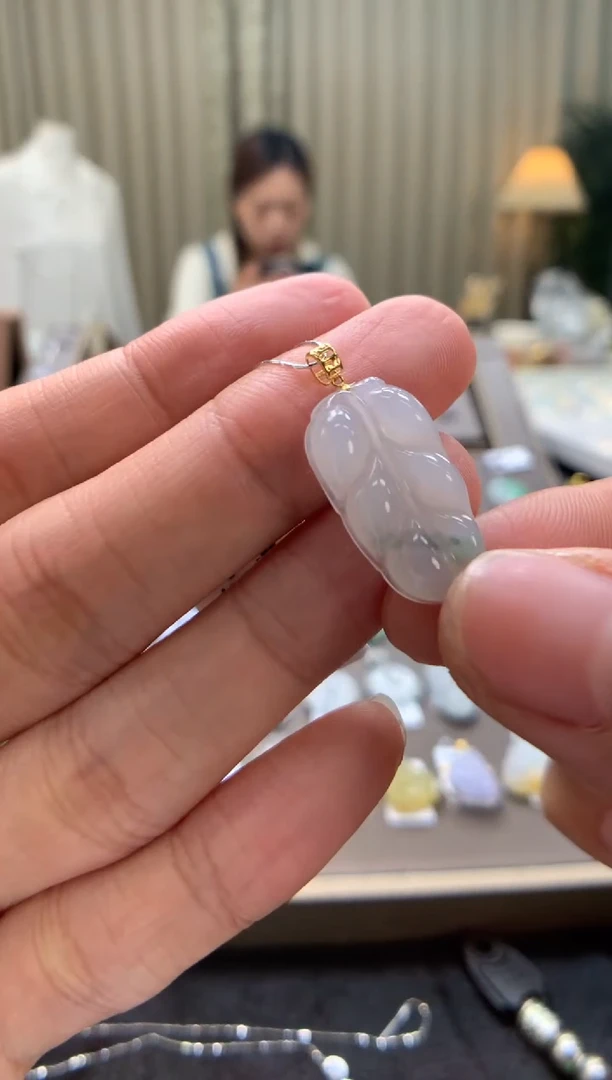 翡翠18K金镶嵌颈饰叶子