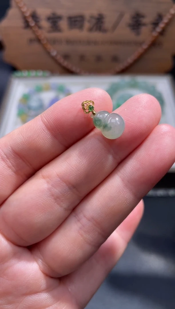 【闪购商品】翡翠颈饰18K金镶嵌8.........