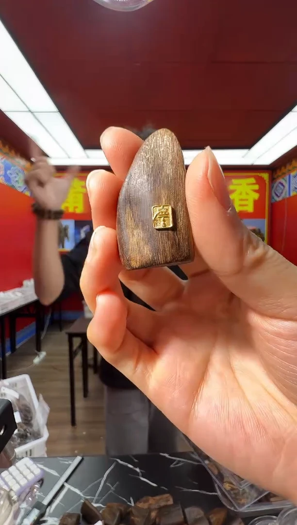 沉香吊坠d85达拉干多样性发一