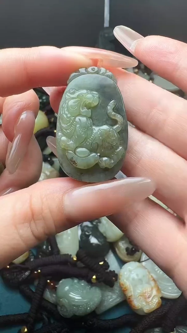 和田玉未镶嵌颈饰1