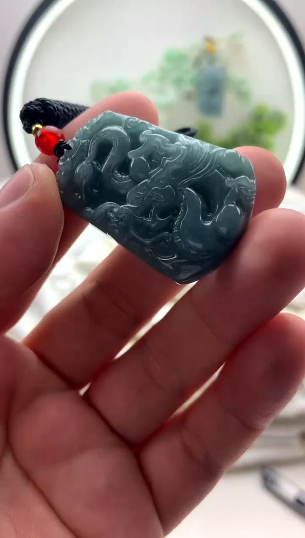 翡翠未镶嵌颈饰挂件