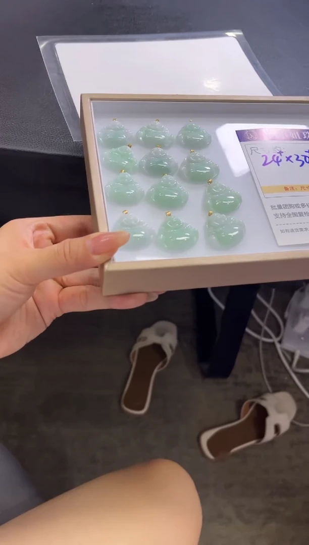 颈饰18K金镶嵌翡翠V118 /多样性发一件/配绳子